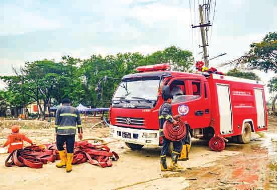 U Zaw Min Oo of Hmawbi Township Fire Services Department, who was leading the group observing the fire, said, Due to the heat underneath, some places were emitting heat.