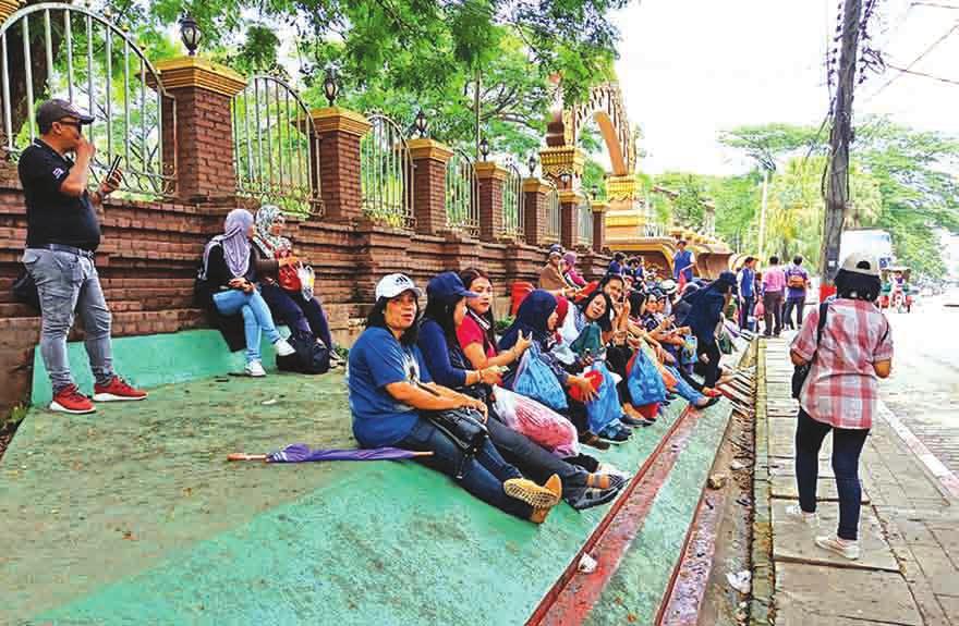 4 LOCAL NEWS www.globalnewlightofmyanmar.com Tourists visit Myanmar via Tachilek border gate ACTING CHIEF EDITOR Aye Min Soe, ce@globalnewlightofmyanmar.com dce@globalnewlightofmyanmar.