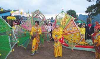 timeout November 26 - December 2, 2012 40 the MyanMar times Shan New Year planned for Kengtong By Pinky HUGE celebrations to ring in the Shan New Year will be held in the eastern Shan State town of