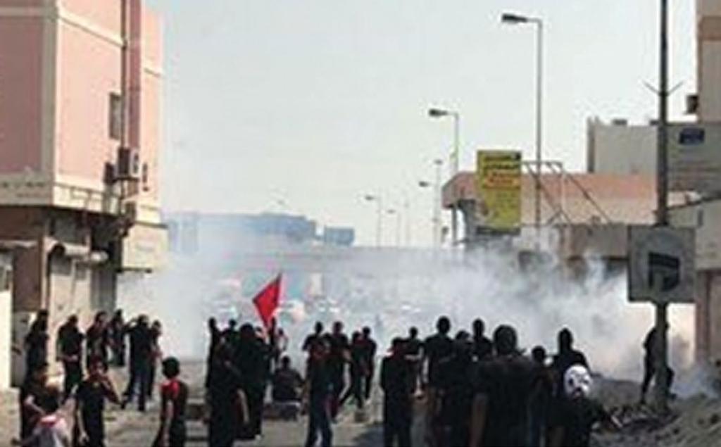 Security forces use tear gas to disperse peaceful demonstrators.