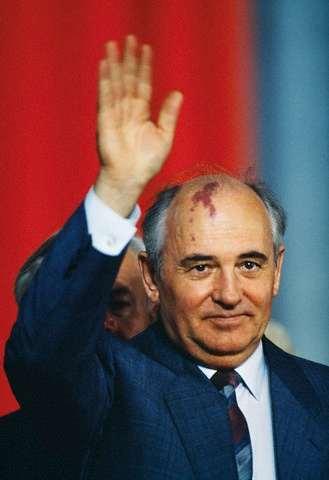 The Soviet Union: The Collapse of Communism and Country 1985 = Mikhail Gorbachev became the General Secretary of the Soviet Union Gorbachev