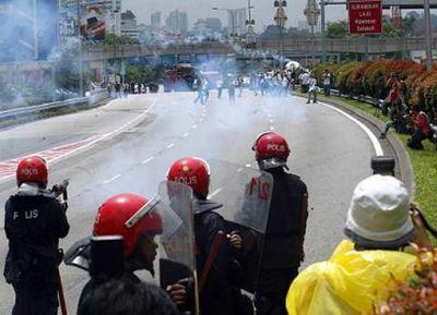 LAW ENFORCEMENT AGENCIES The PDRM has been known to use watercannons and teargas in order to disperse peaceful rallies organized by civil society, often even arresting people.